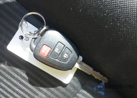 2018 Toyota Rav4 Le z USA, uszkodzony, nr VIN 2T3ZFREV9JW444716